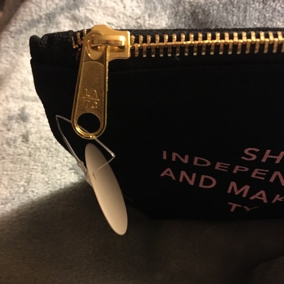 BNWT LA Trading Co Makeup Pouch - Picture 4 of 4